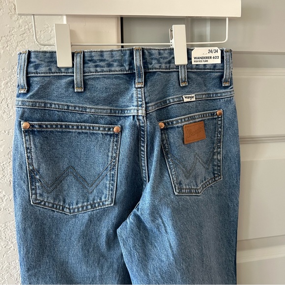 NWT Wrangler Destructed Wanderer Flare Jeans Good Intentions - Picture 6 of 6